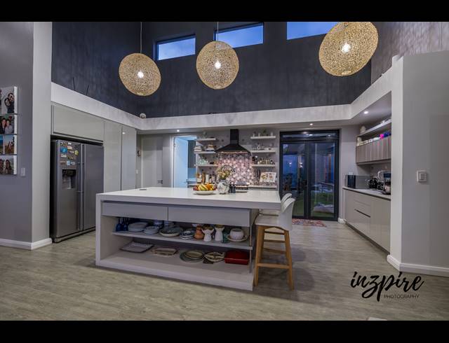 4 BEDROOM HOUSE FOR SALE IN VILLAGE ON SEA